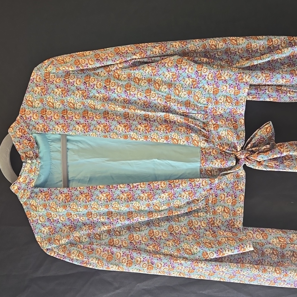 NWT Bohme Sz XLarge Backless Crop Blue/ Floral Blouse Button Neck, Tie at Bottom